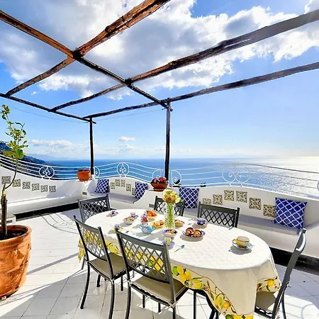 Sleeps 6 With Pool And Air Con Praiano