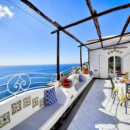 Villa Sleeps 6 With Pool And Air Con