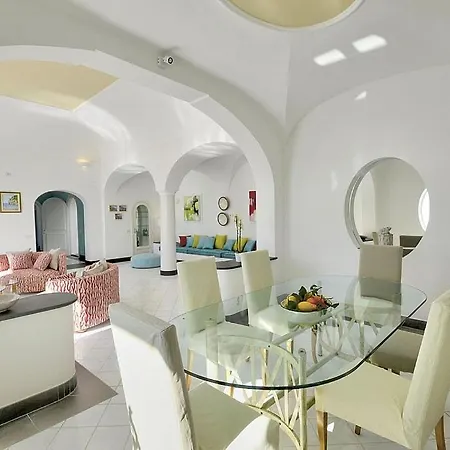 Sleeps 6 With Pool And Air Con Villa