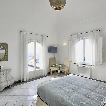 Sleeps 6 With Pool And Air Con *