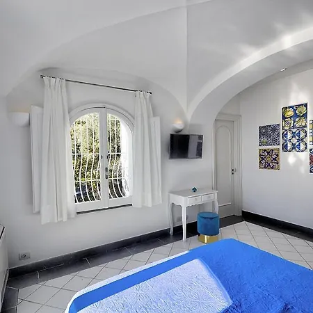 Sleeps 6 With Pool And Air Con Villa