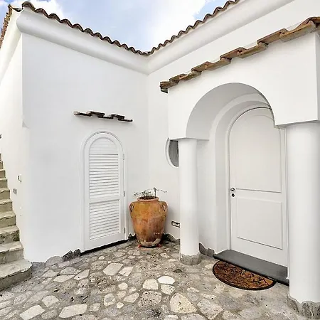 Sleeps 6 With Pool And Air Con Praiano