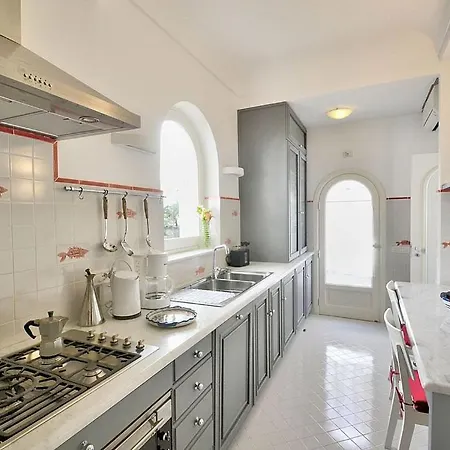 Villa Sleeps 6 With Pool And Air Con *