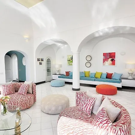 Sleeps 6 With Pool And Air Con Villa