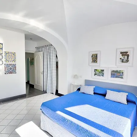 Sleeps 6 With Pool And Air Con *