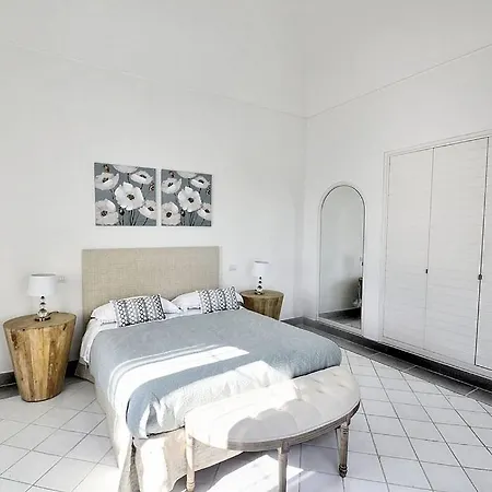 Sleeps 6 With Pool And Air Con Praiano