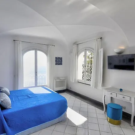 Sleeps 6 With Pool And Air Con *