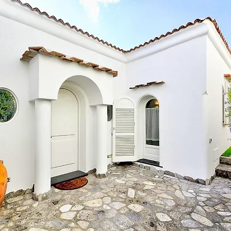 Sleeps 6 With Pool And Air Con *